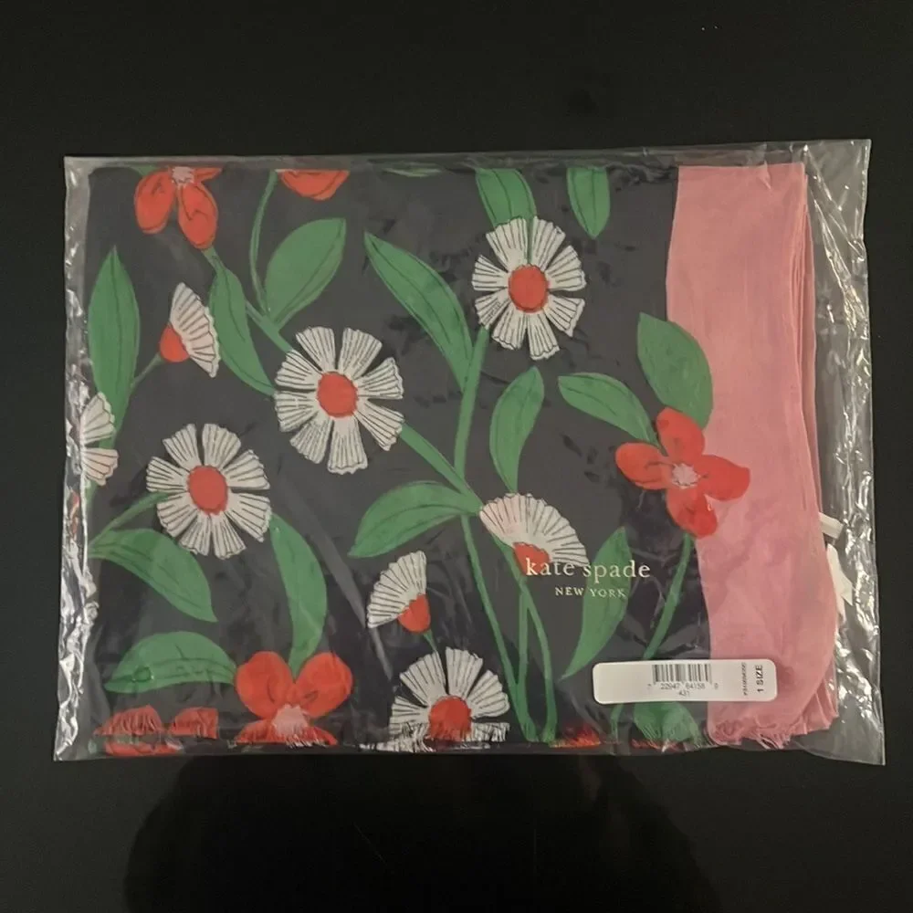 NWT Kate Spade daisy vines oblong scarf